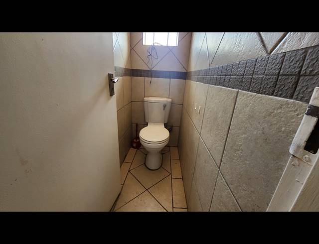 217M² OFFICE FOR SALE IN RUSTENBURG CENTRAL